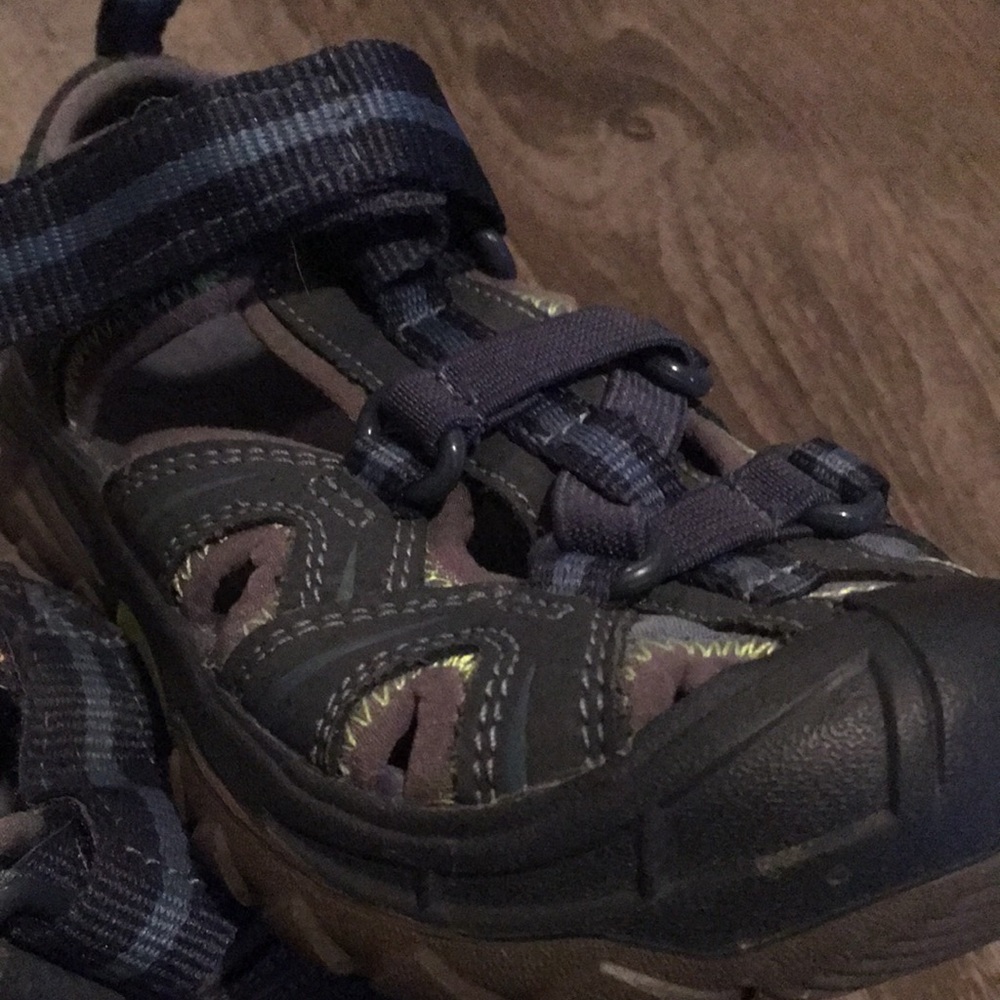 Merrell  hydro Shoes size 10 toddler. Boys great pre owned condition.